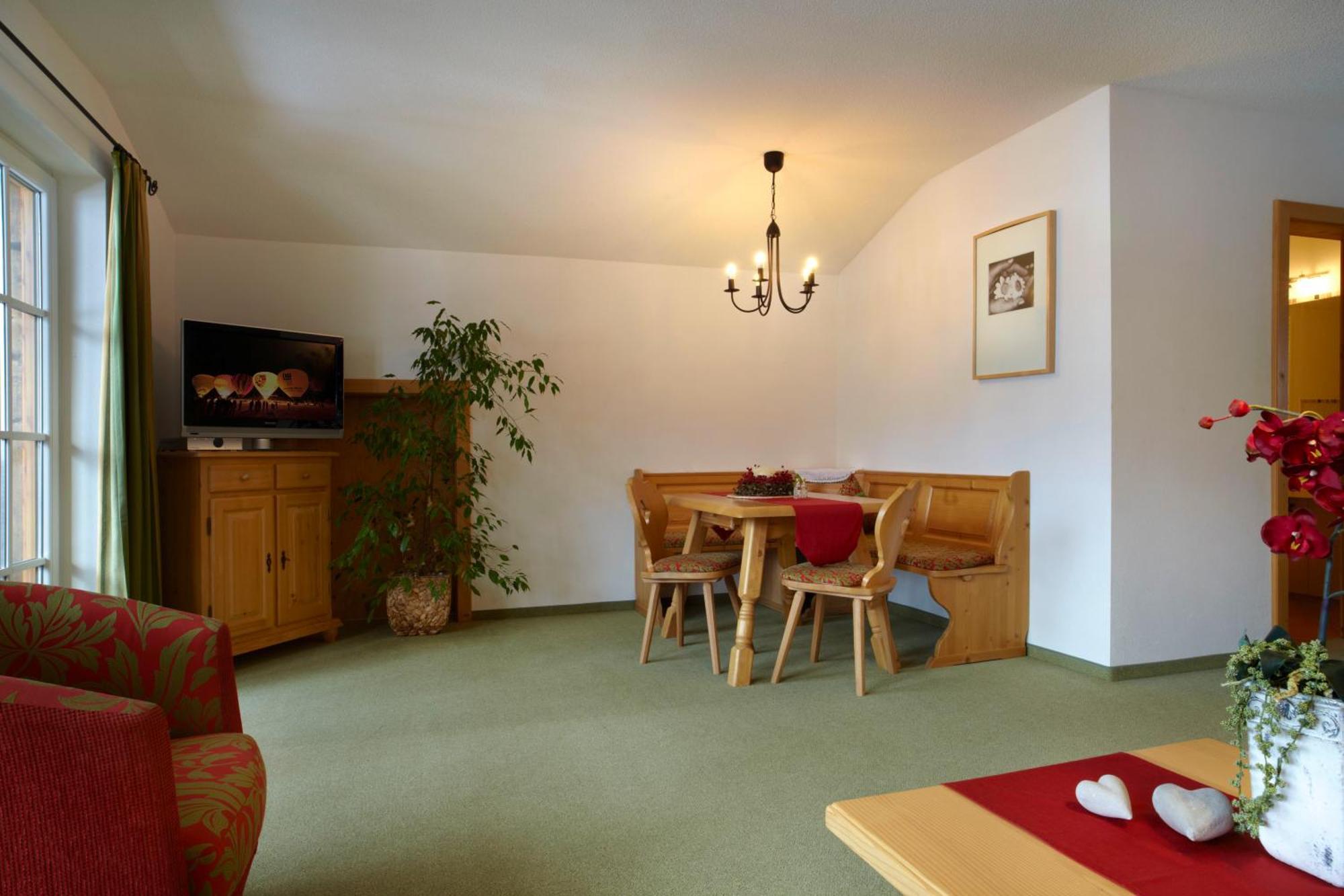 Landhaus Alpensonne Schattwald Buitenkant foto